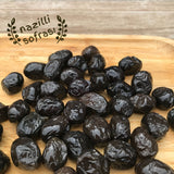 Nazilli Sofrası Salamura Siyah Zeytin yakın çekim görseli